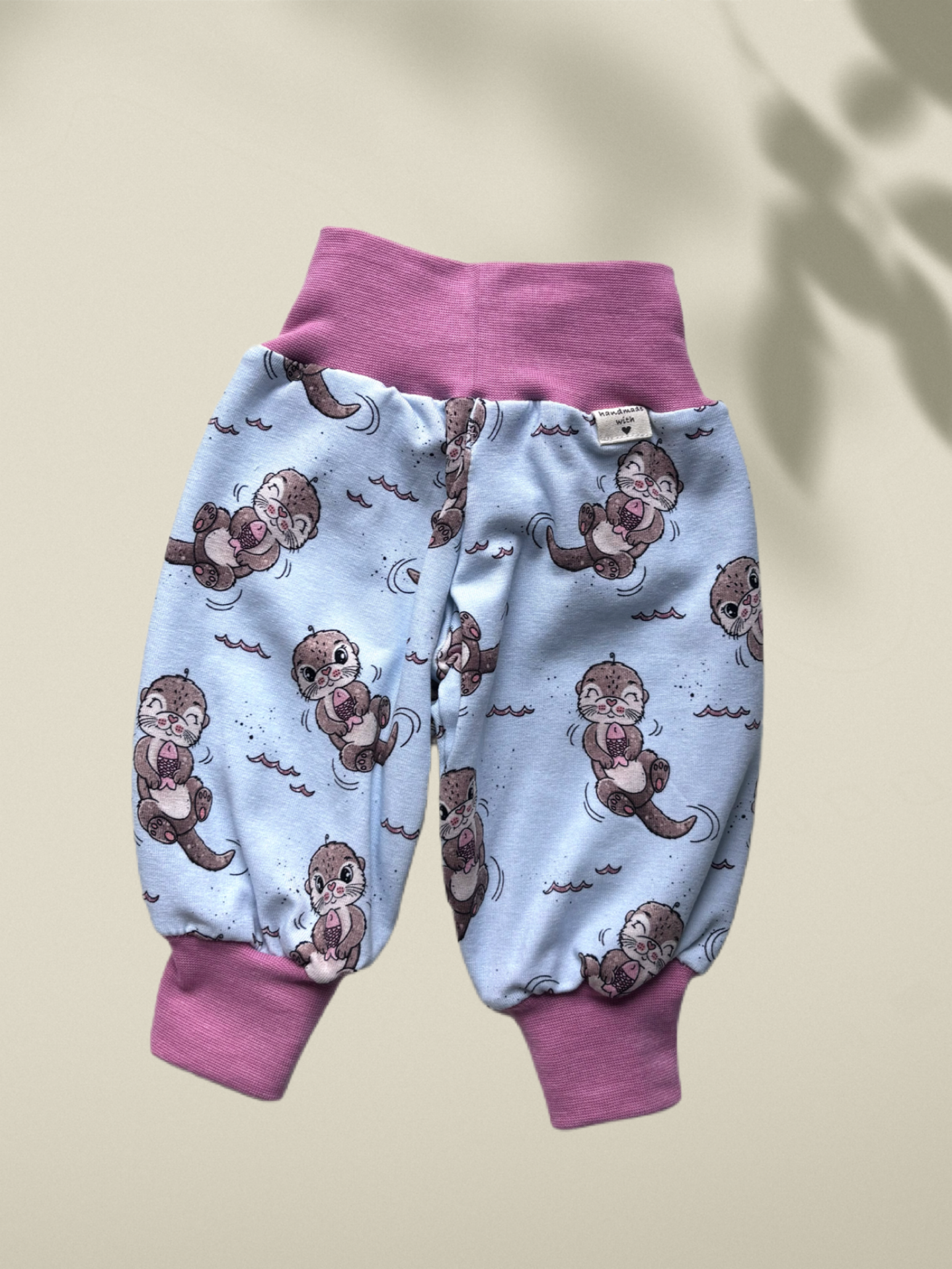 Babyhose kleiner Otter
